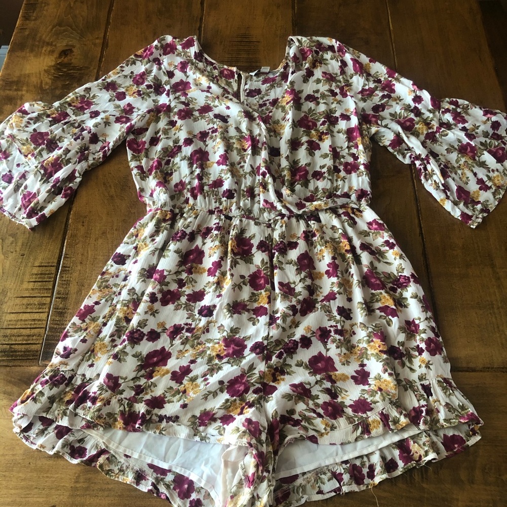 Floral American Eagle Romper ✨